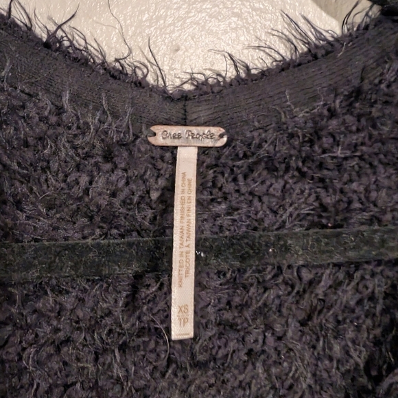 ✨5 For $50 Free People Icing V neck Fuzzy Eyelash Slouchy Size Xs - Picture 3 of 6